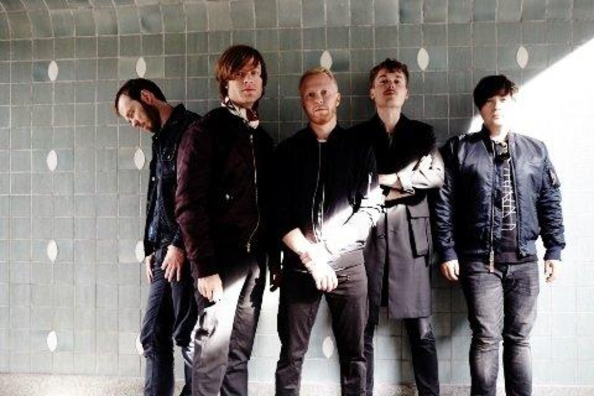 Vertrauen nach dem Verlagsgeschäft nun auch im Labelbereich auf BMG: die Mitglieder der Formation Mando Diao um (von links) Daniel Haglund (Keyboard), Björn Dixgård (Singer/Songwriter), Pa...