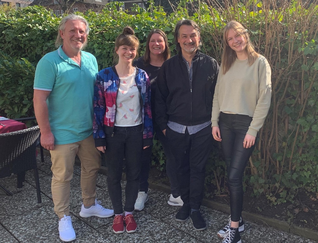 Trafen sich in Hamburg (von links) Stefan Kleist (Sales Director Edel Distribution), Julia Meier (Projektmanagement Atmende Bücher), Sonja Osbild (Head of Catalogue Marketing Edel Distribu...