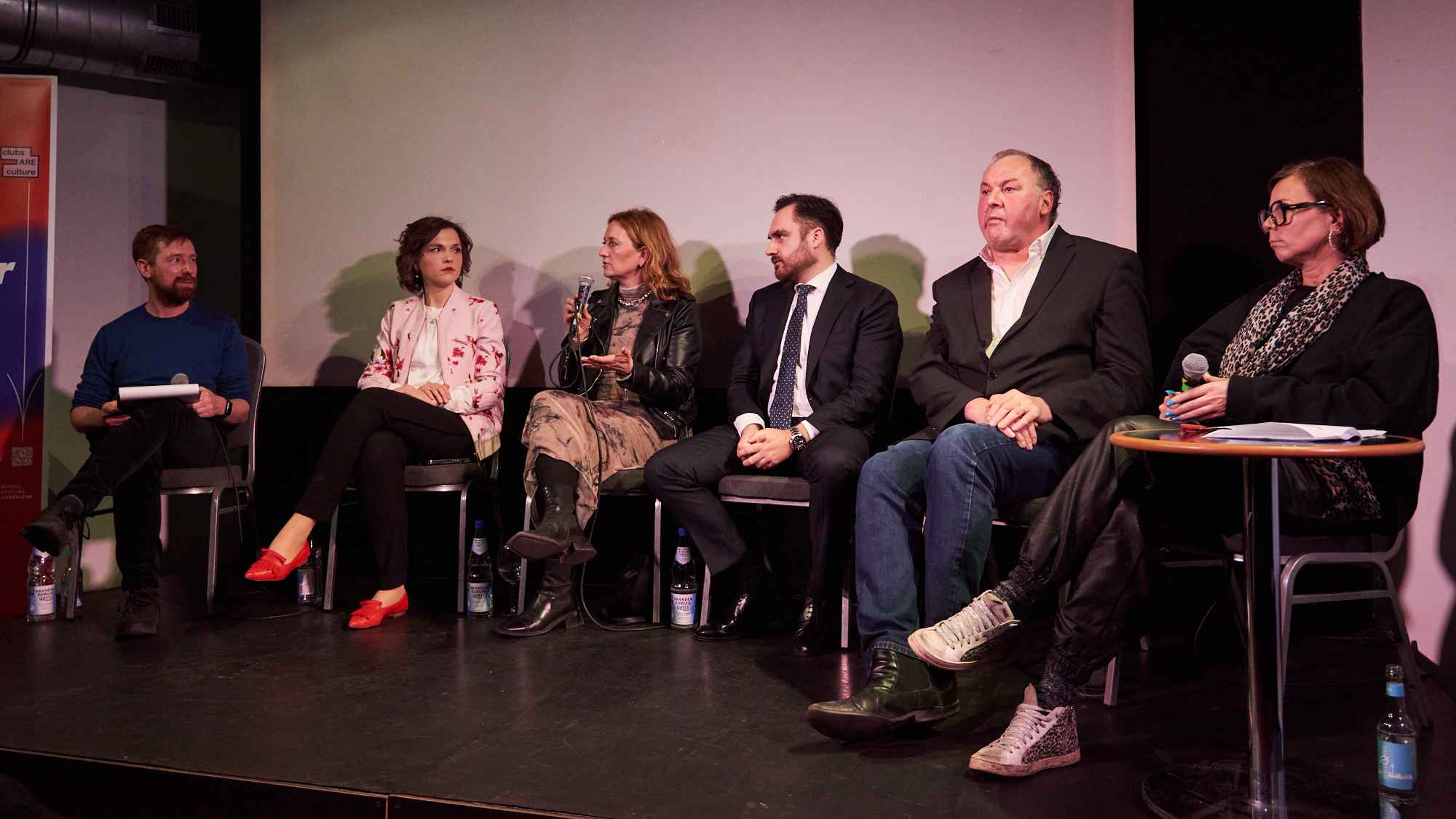 91d66f1c ab53 412c 825f 507c9f0c5acd Im Gespräch (von links): Marcel Weber (Vorstandsvorsitzender Clubcommission Berlin, Moderation), Elisabeth Kaiser (MdB SPD), Caren Lay (MdB Die Linke), Maximilian Mörseburg (MdB CDU), Erha...