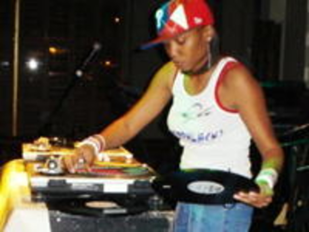 Rockt das Haus: DJ Sparkles, Gewinnerin des "She's my DJ"-Wettbewerbs