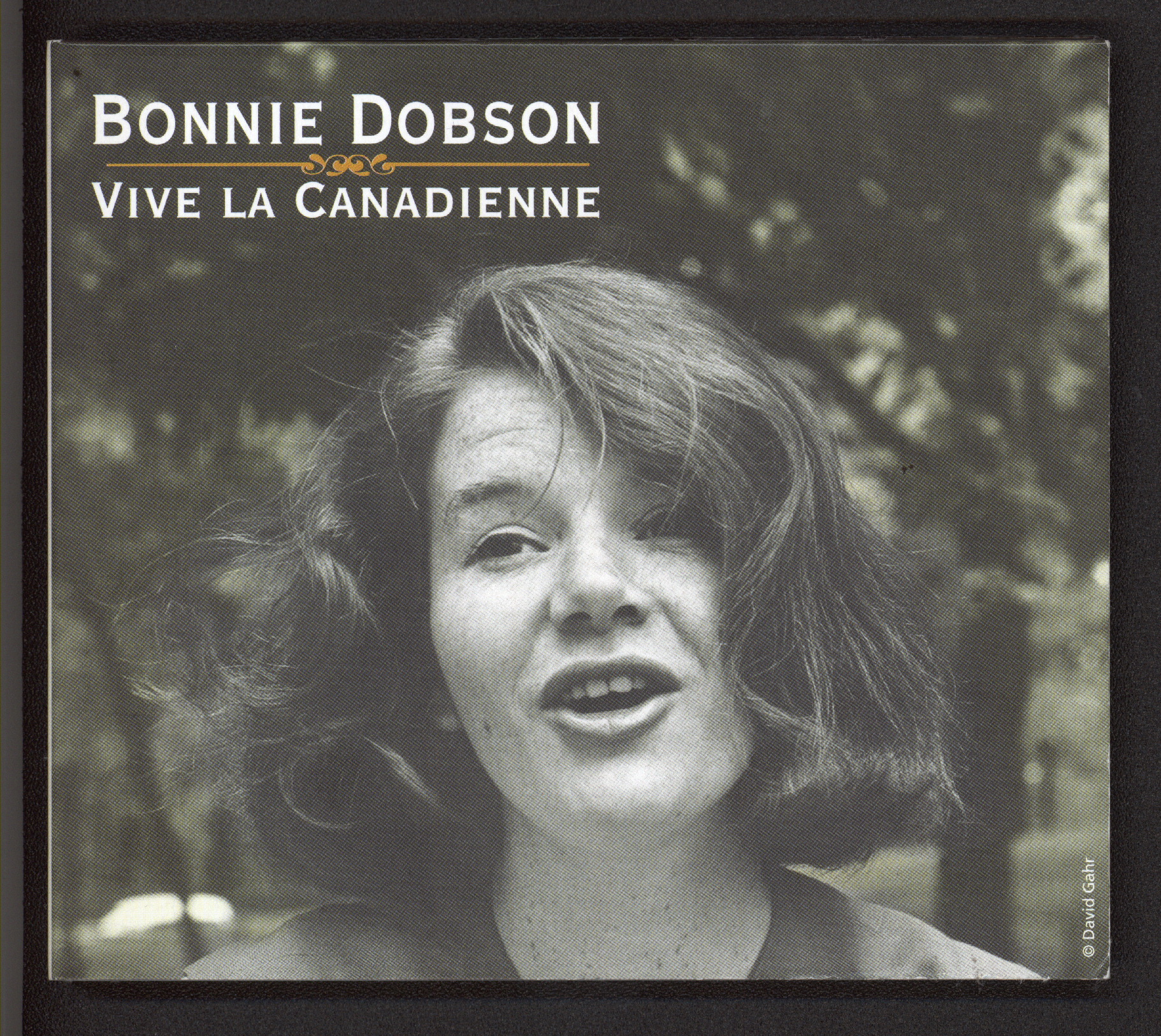 Bonnie Dobson – Vive La Canadienne