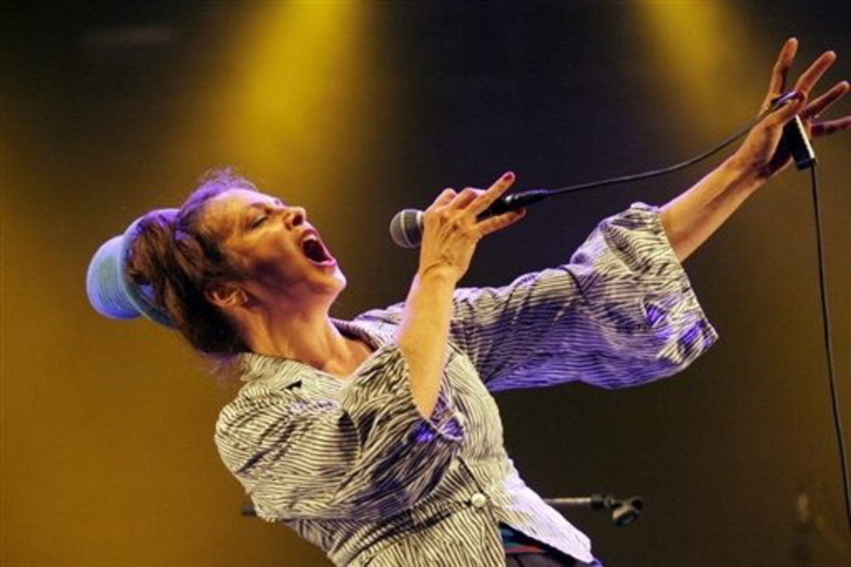 Singt die Songs von Les Rita Mitsouko: Catherine Ringer