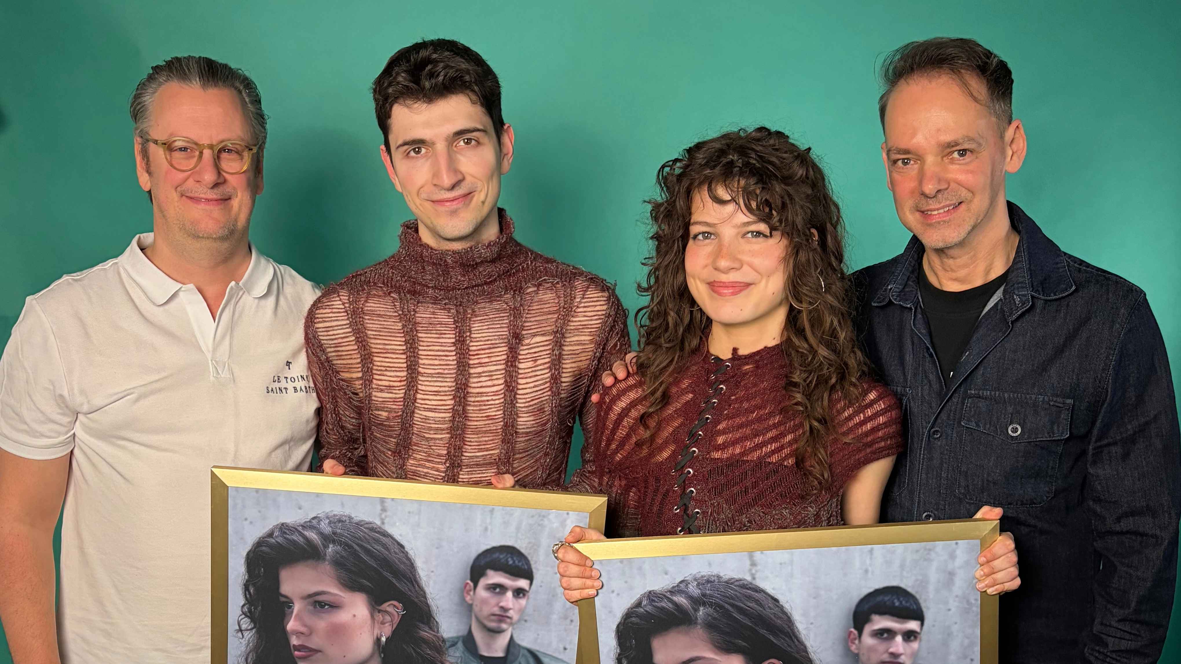 935ad581 2457 45ca 96bd 8701c6e2a0ac Mit dem österreichischen Gold (von links): Konrad Sommermeyer (Senior Vice President A&R Jive Germany), Abor, Tynna und Arpad Hadnagy (Management).