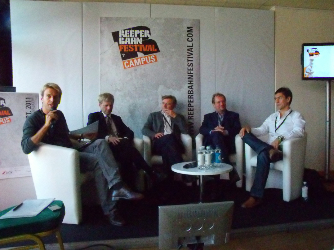 Tauschten Argumente aus (von links): Moderator Jan Hendrik Becker, Rüdiger Kruse (CDU), Siegmund Ehrmann (SPD), Jens Michow, Mark Chung