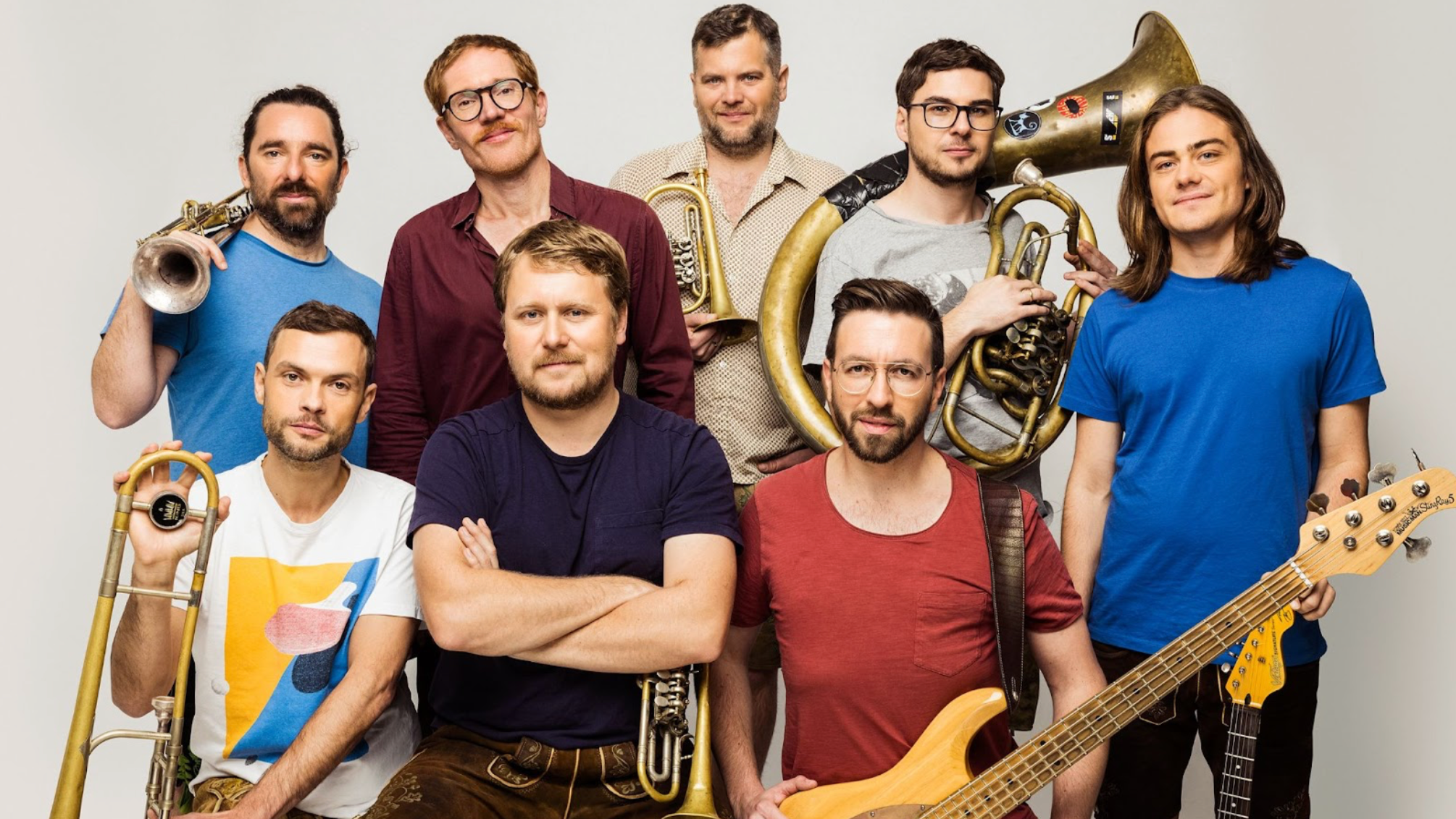 93de239c d742 41dd 83b0 dbd9536b8652 Stellen die Single "Goaßnmaß" bei sechs Kurzkonzerten in Münchens Wirtshäusern vor: LaBrassBanda rund um Stefan Dettl (vorn, 2. von links).