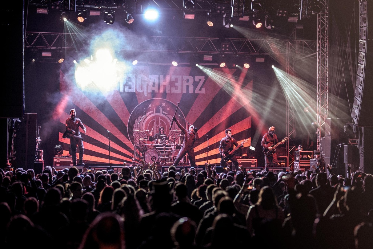 Hier wird es auch 2019 ähnlich voll: das Festival Plage Noire, hier beim Auftritt von Megaherz 2018