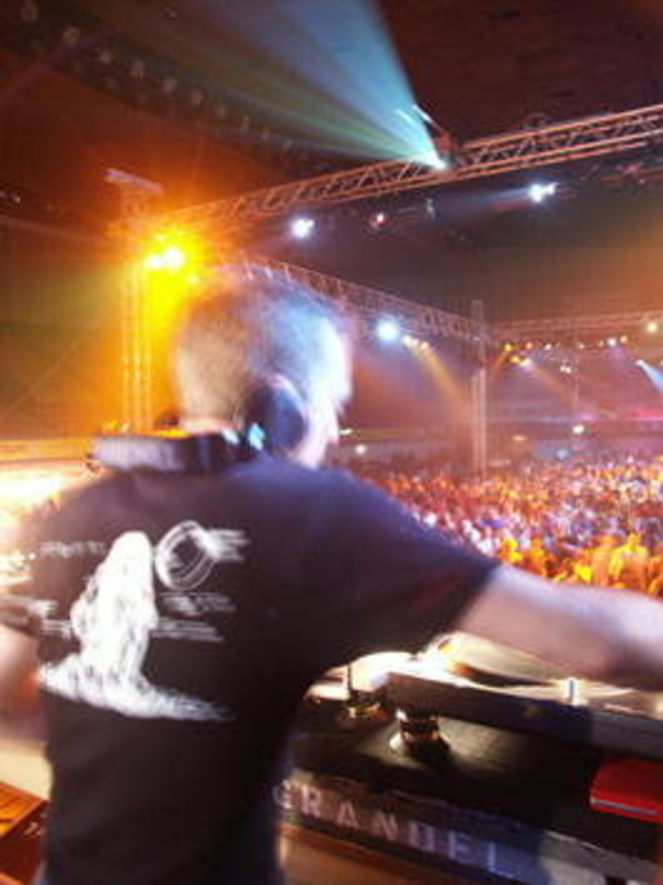 Cosmic in allen Variationen: Afro Meeting