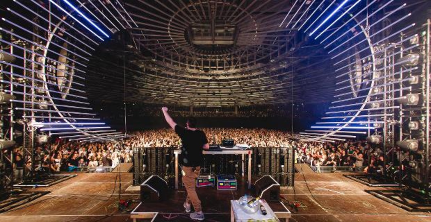 International hip: Fritz Kalkbrenner live