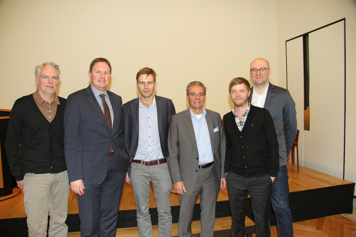 Diskutierten in Berlin (von links): Christof Ellinghaus (City Slang), SPD-Politiker Carsten Brosda, Moderator Jan Hendrik Becker, Rolf Budde (Budde Music), Musikjournalist Dennis Kastrup u...