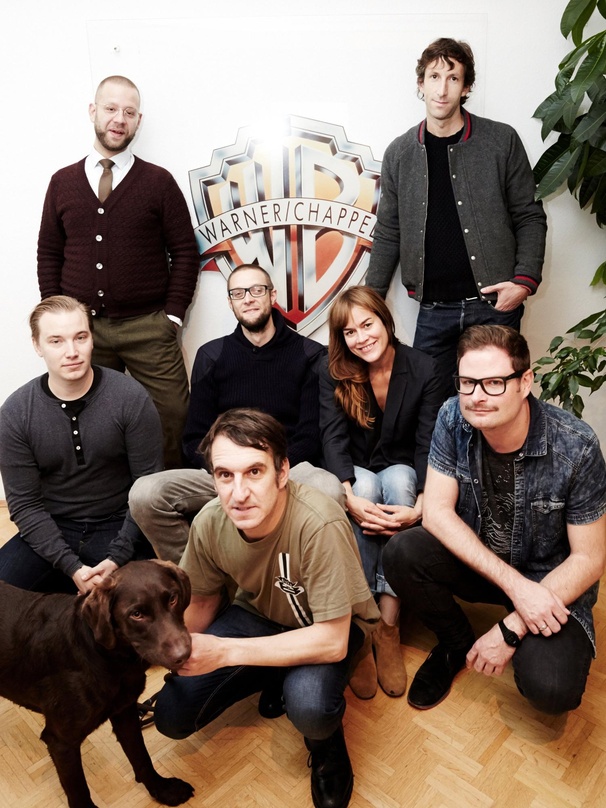Kamen in München zusammen (von links): Nico Meckelnburg (WePublish), Benedikt Wiessmeier (Schlachthofbronx), Peter Wacha (DiskoB), Jakob (Schlachthofbronx), Natascha Augustin (Warner/Chapp...