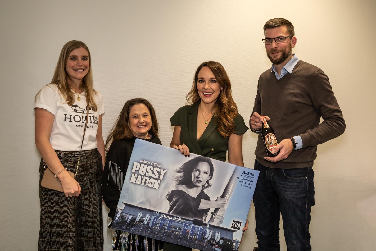 Bei der Awardübergabe (von links): Danielle Fischer, Maria Löffler-Kistler, Carolin Kebekus und Oliver Dürrbeck