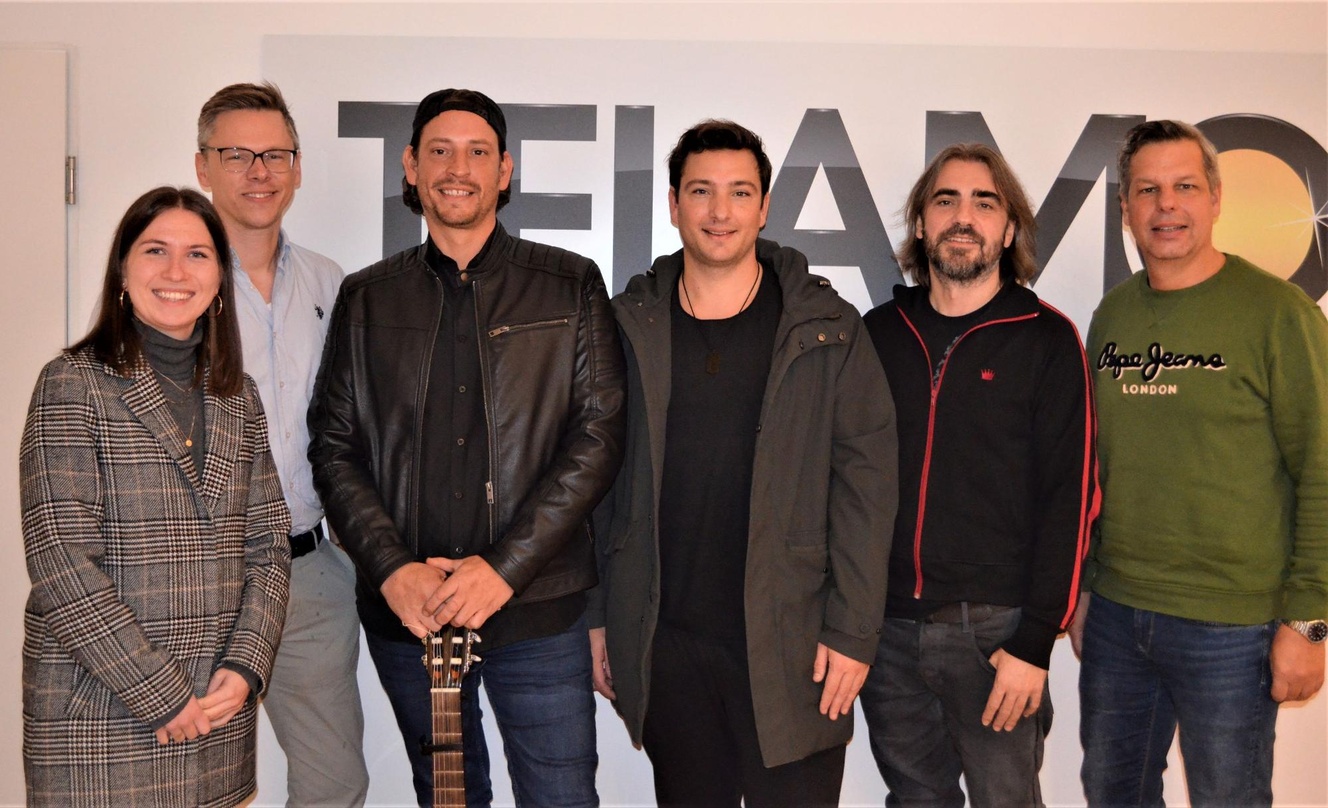 Trafen sich in München (von links): Theresa Helfer (Product Managerin Telamo), Chris Gronau (A&R Telamo), Daniel Muñoz, Ricardo Muñoz, Simon Allert und Ken Otremba (Geschäftsführer Telamo)