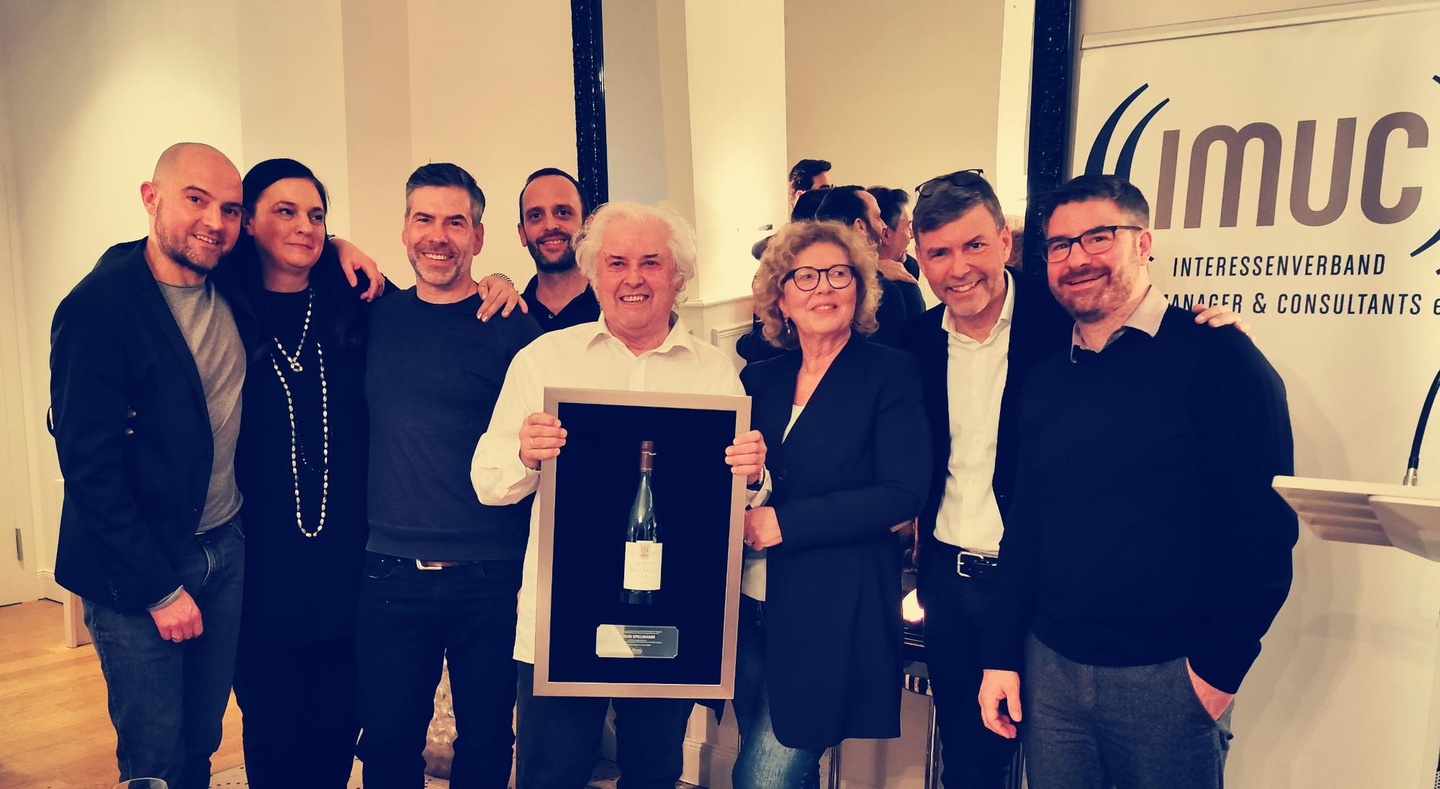 Bei der Ehrung für Louis Spillmann (von links): die IMUC-Vorstände Timo Holstein, Tessy Schulz, Florian Böhlendorf, Pino Brönner, der verabschiedete Louis Spillmann, Karin Heinrich, Wolfga...