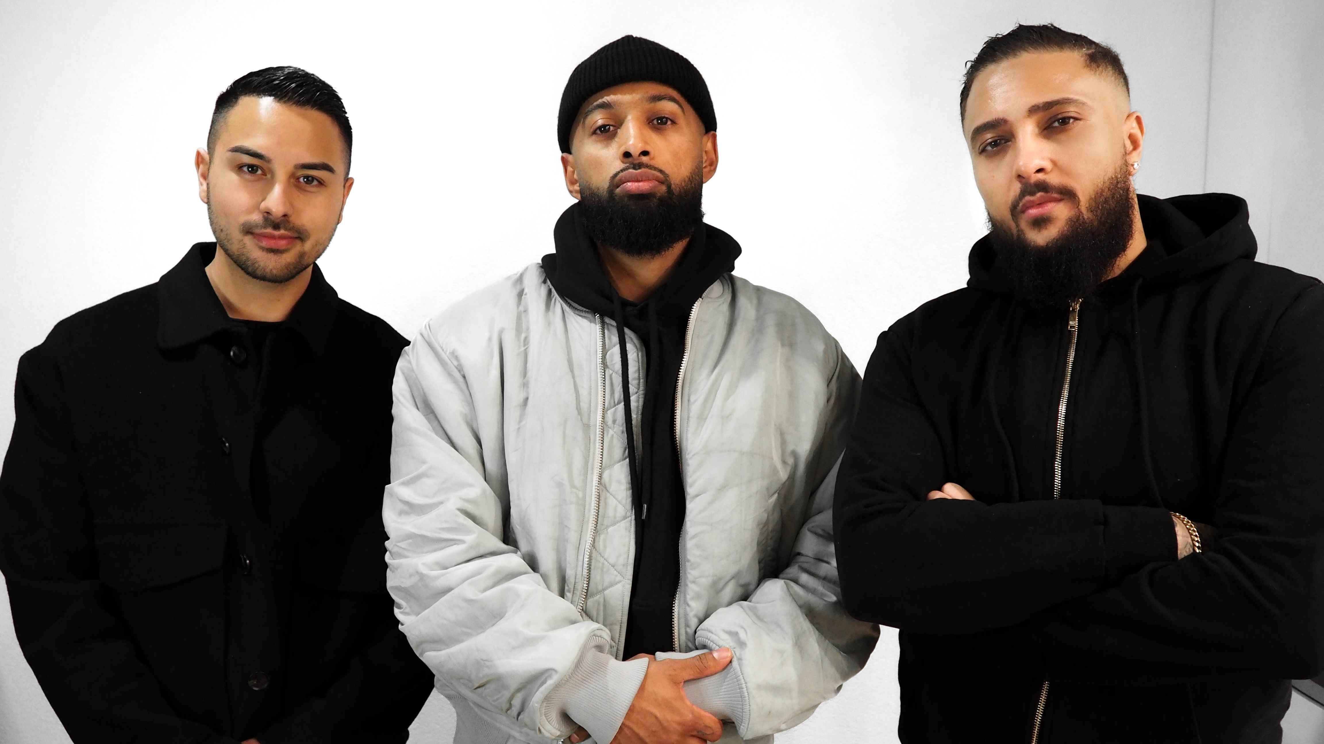 Nun ein Team (von links): Mike Buck (Geschäftsinhaber, Head of A&R No Love), Undercover Molotov und Niza (Geschäftsinhaber, A&R Manager No Love).