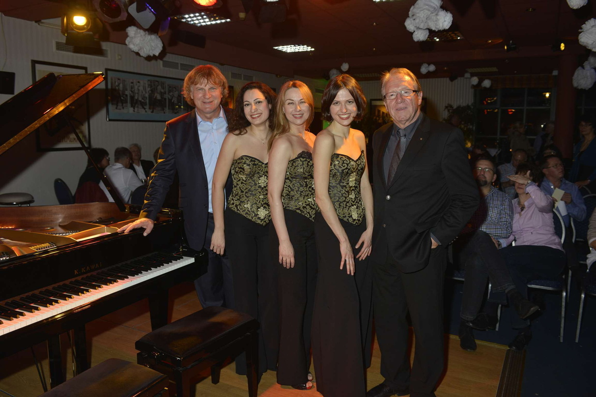 Trafen sich zur Europa-Premiere des neuen Albums: Musikverleger und Produzent Detlef Kessler (AMA Verlag), Alyana Abitova, Anne Salié und Alina Pronina sowie Veranstalter Thomas Glass