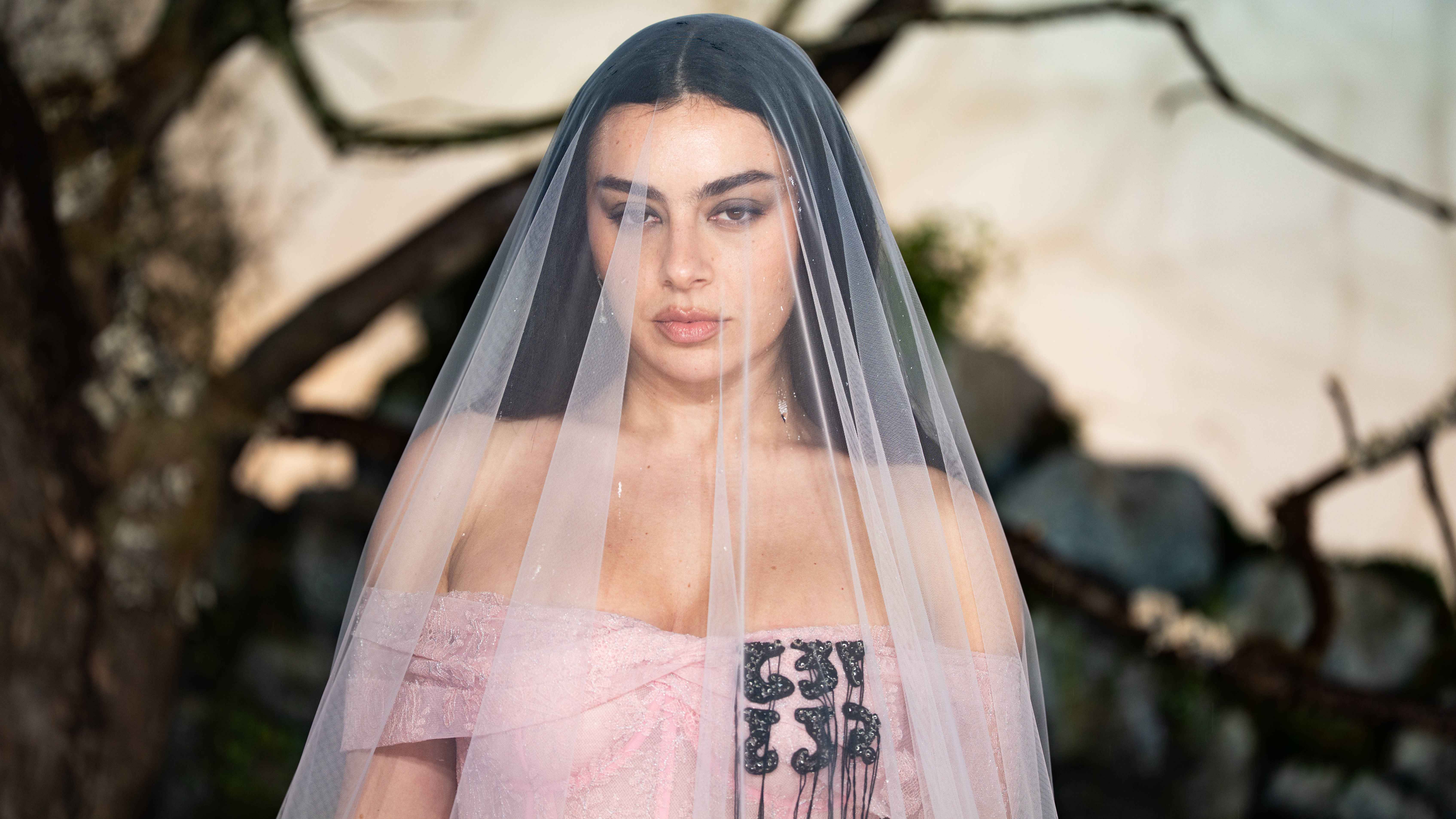 Bei der UK-Premiere von "Wuthering Heights": Charli xcx.