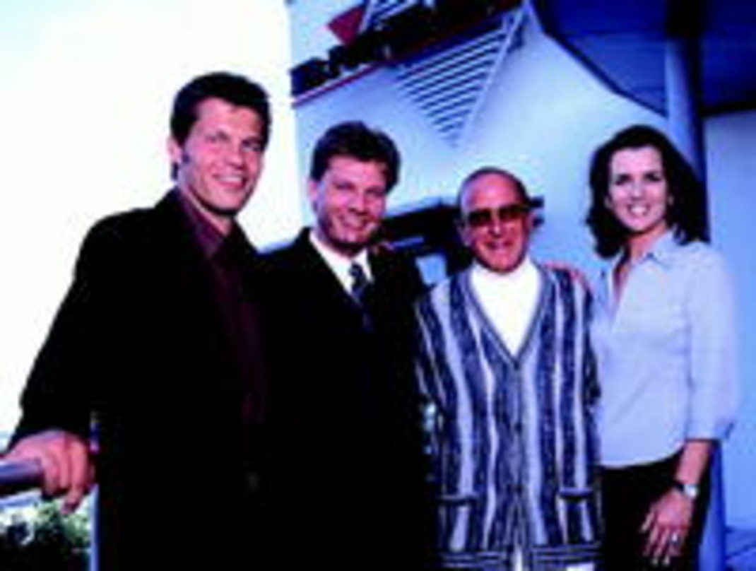 Hoher Besuch in München (v.l.n.r.): Frank Briegmann, Jan Bolz (General Manager BMG München), Clive Davis (President & CEO J Records) und Susanne Schmidt