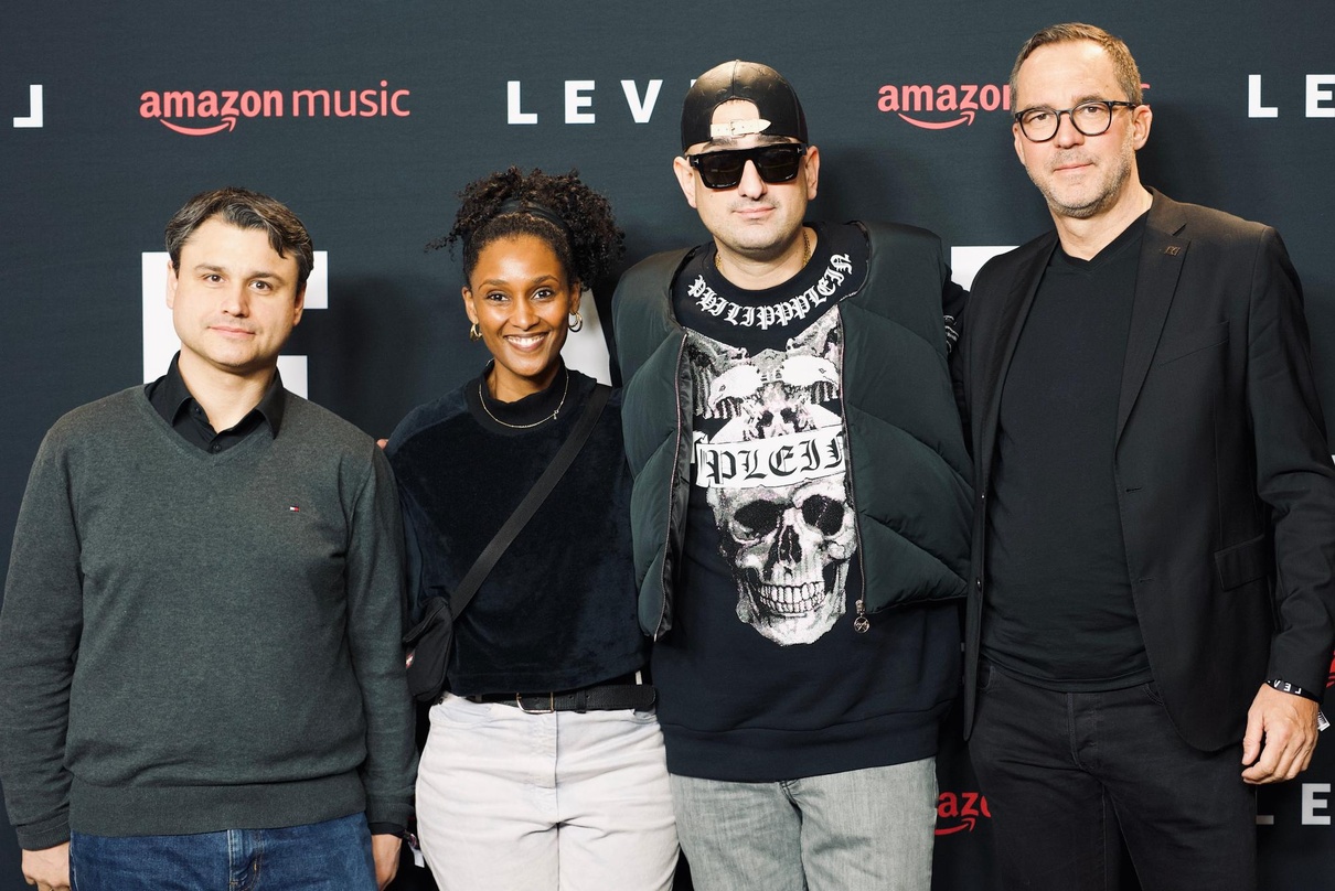 Bei der Präsentation in Berlin mit dabei (von links): David Ziegler (Senior Content Engineer Dolby), Feven Kiflom (Senior Artist & Label Relations Manager Amazon Music Deutschland), Haftbe...