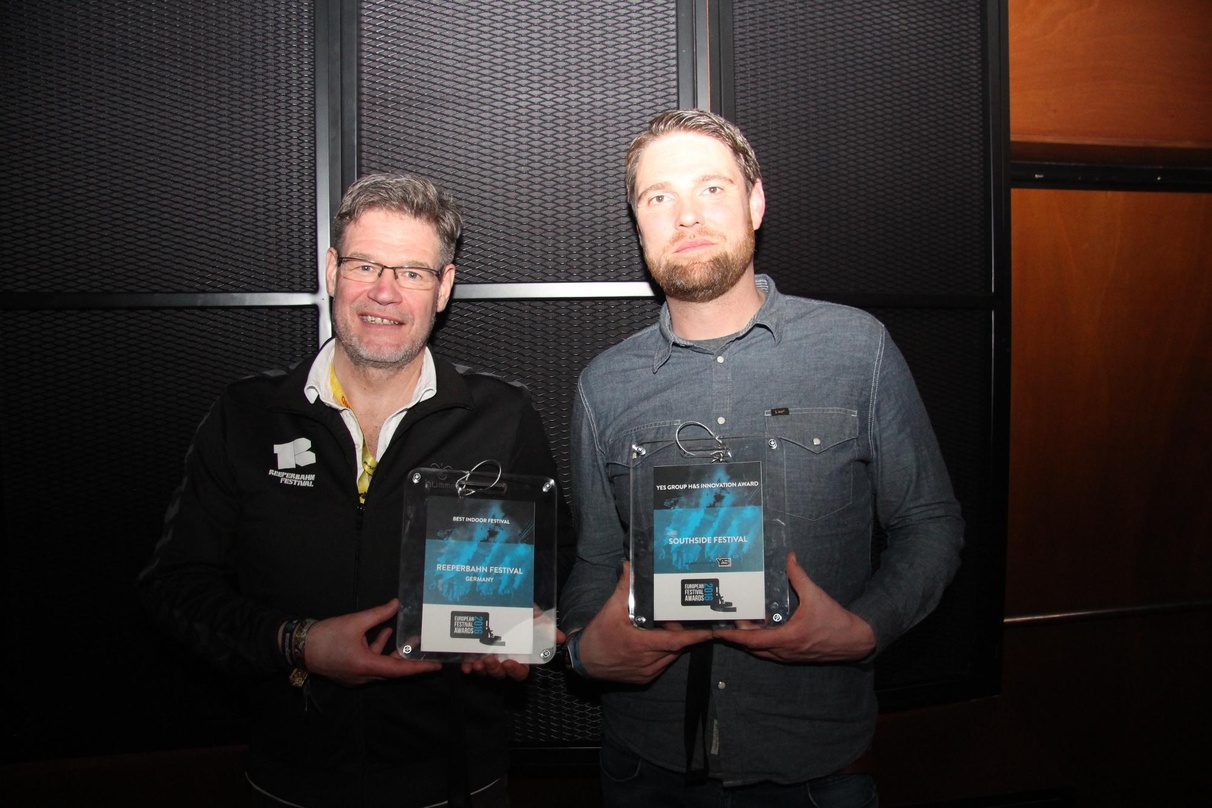 Die beiden deutschen Preisträger auf einem Foto: Alexander Schulz (links, Reeperbahn Festival) und Stephan Thanscheidt (FKP Scorpio)
