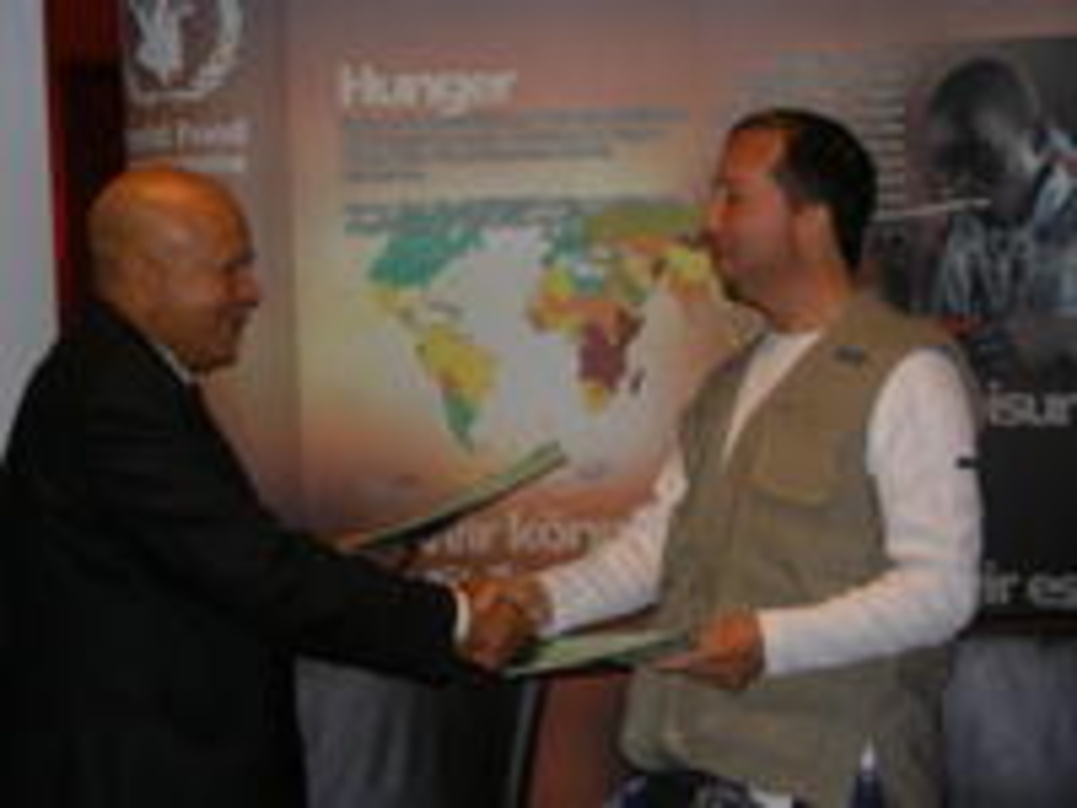 Sagen dem Hunger den Kampf an: DJ BoBo (r.) und Daly Belgasmi