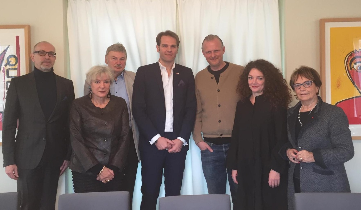 97c0a19438f7a618ac393d570cd90f59c04eb8cce2fe4fb91546f2737084658d Die Spitzen des Deutsch-Französischen Kulturrats nach der Wahl (von links): Prof. Dr. Frank Druffner (Kommissarischer Generalsekretär der Kulturstiftung der Länder), Gabriele Röthemeyer (e...