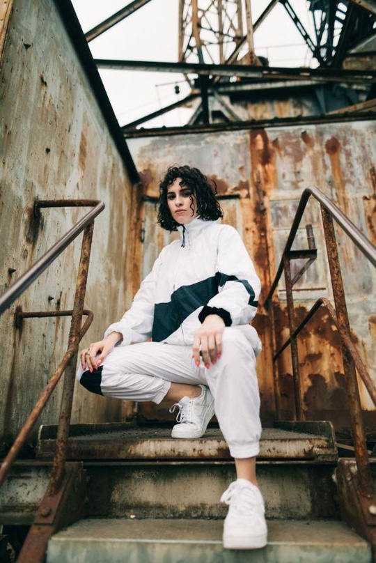 Holt die Rapper aus der "Modus Mio-Playlist vor das Mikrophon: Salwa Houmsi