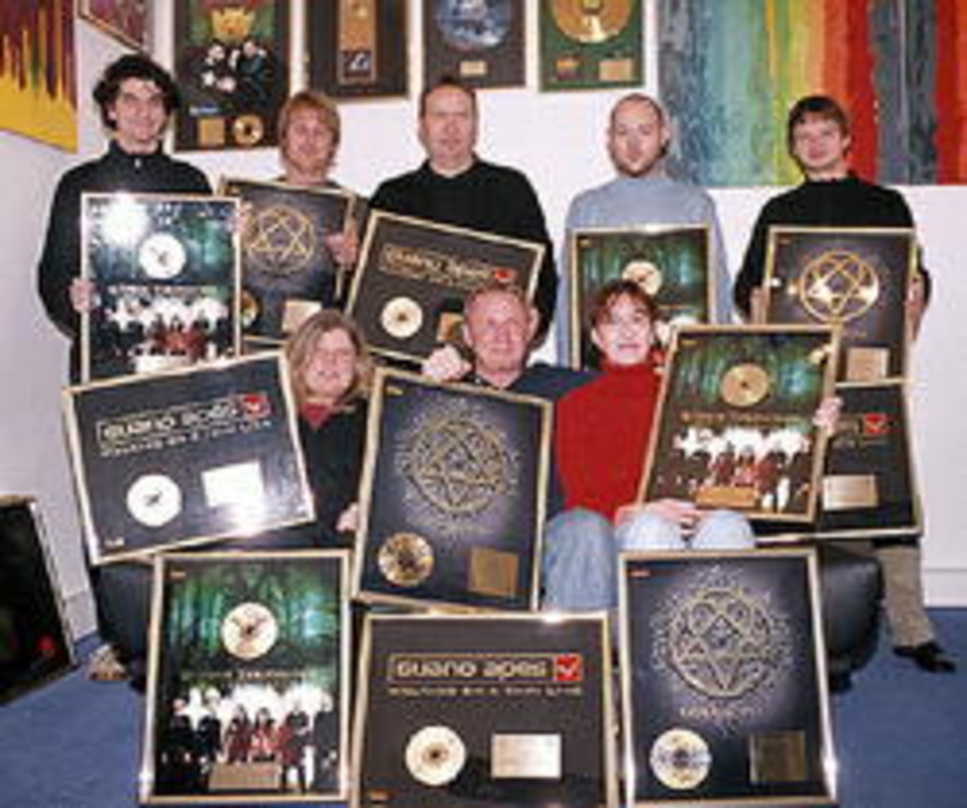 Goldjungs und -mädels von der Gun-Mannschaft (v.l.n.r.): hinten Alexander Gehner, Michael Griese, Arno Hartfiel, Markus Balk, Jens Gödde sowie vorne Michaela Zandner, Wolfgang Funk und Ste...