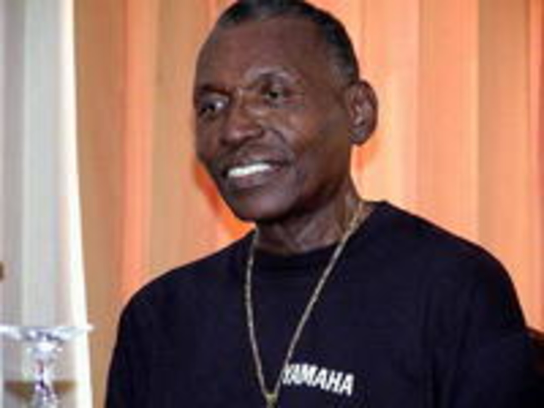 980b3e83a1bc1795b667f75e8e3749f3d766feaf8aaae5c78f4618bc15efbe4f Gestorben: Elvin Jones