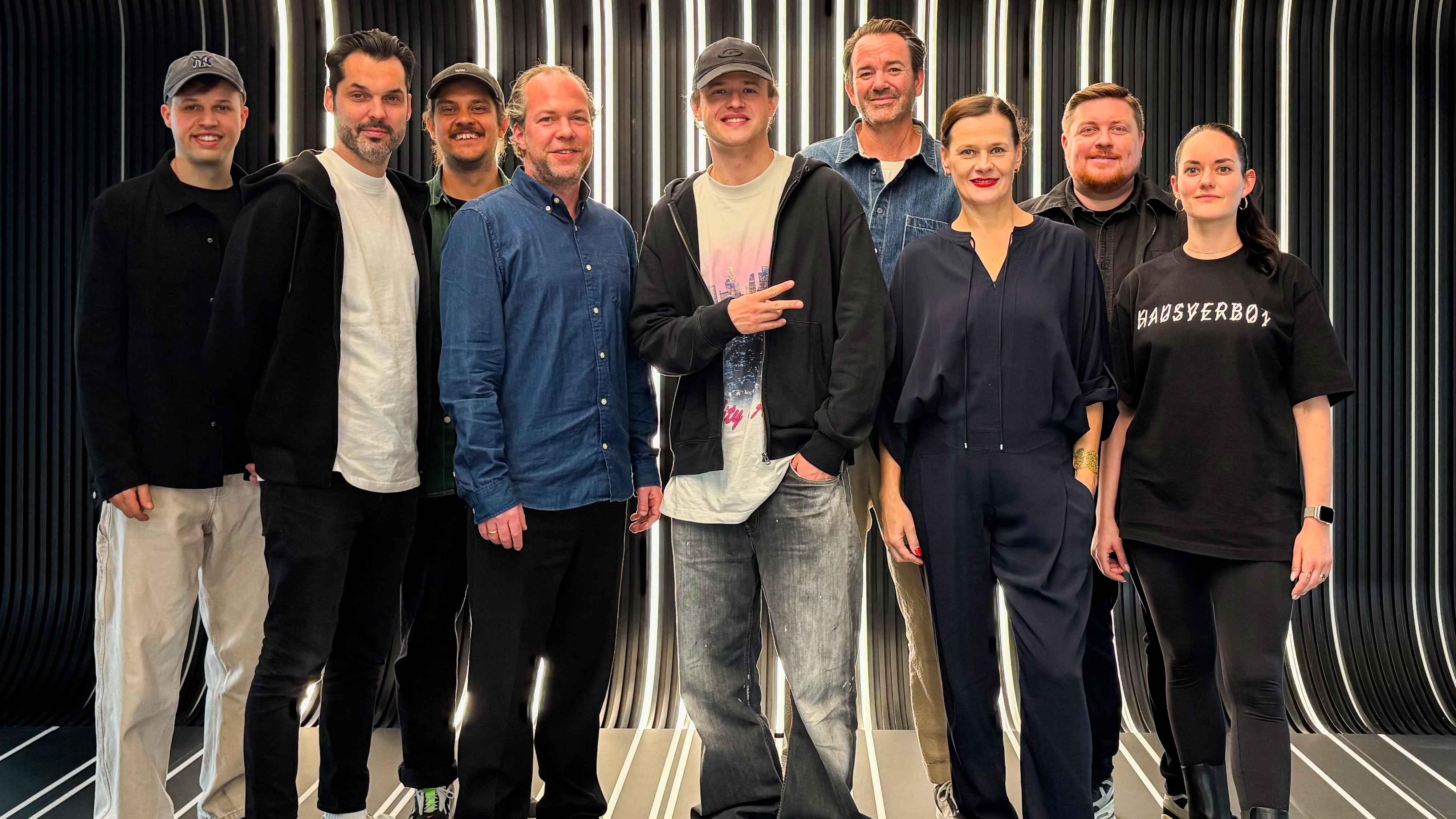 Wollen Marten Lous Karriere im DJ-Segment weiter stärken (von links): Timo Schmidt (Product Manager & Marketing Dabruck Creative), Sebastian Serrano (Director of A&R and Marketing Stefan D...