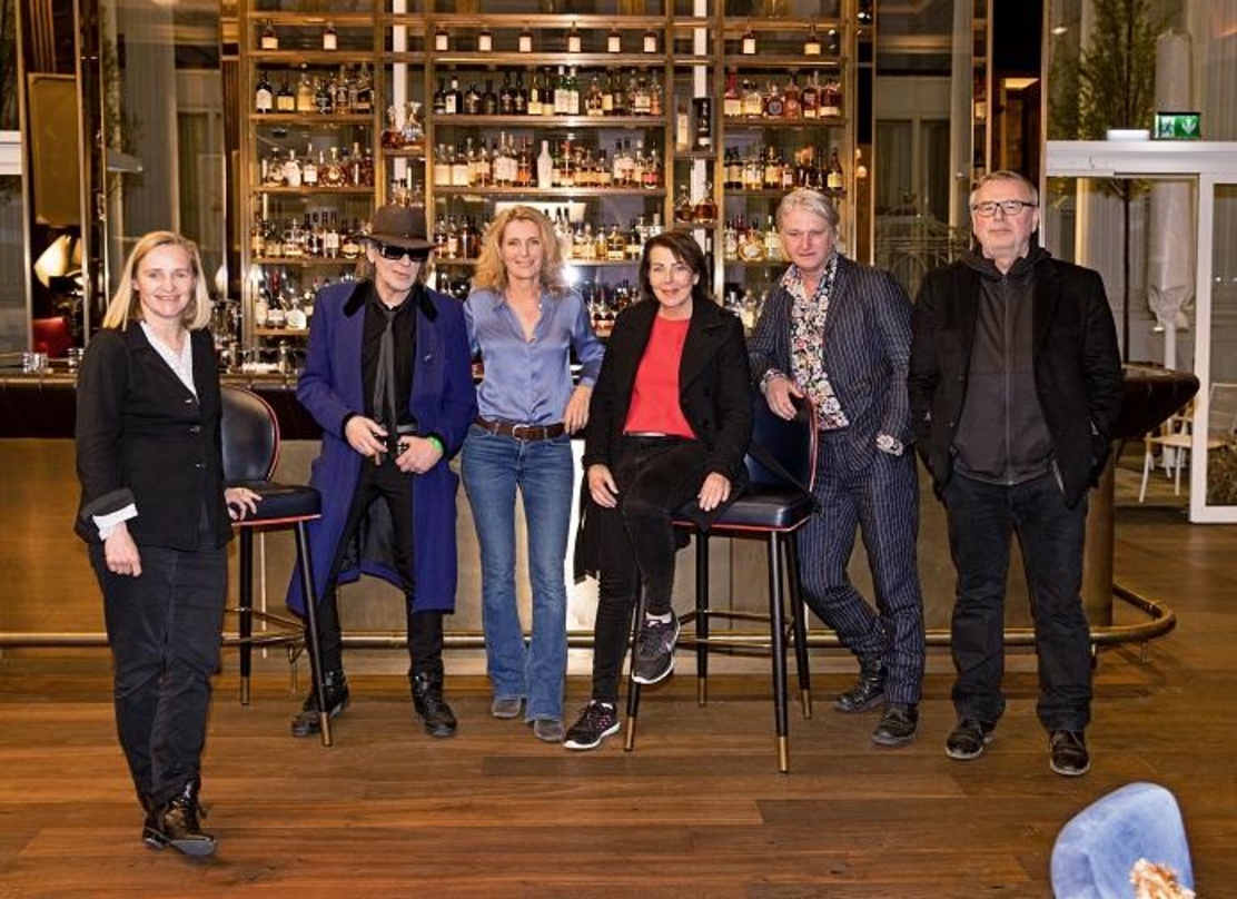 Trafen sich am "Tatort" (von links): Kerstin Ramcke (Nordfilm), Udo Lindenberg, Maria Furtwängler, Rita Flügge-Timm (DolceRita Music). Regisseur Detlev Buck und Christian Granderath (NDR)