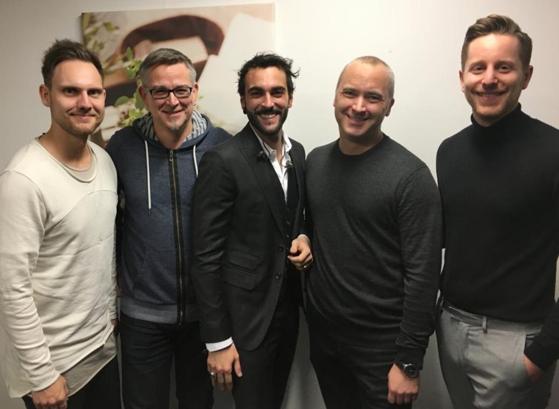 Trafen sich in München (von links): Luca Weinrauch (Head Of Digital Sony Music International), Mathias Blühdorn (Director International Marketing Sony Music), Marco Mengoni, Stefan Goebel ...