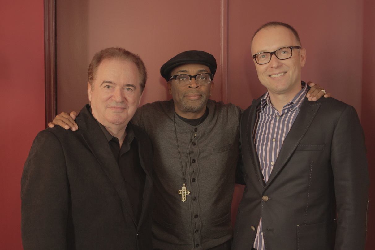 Trafen sich kürzlich in Paris beim europäischen Screening der "Bad"-Dokumentation von Spike Lee (von links): Jürgen Hohmann (Geschäftsführer Maxi Media), Spike Lee und Ralf Schalck (SVP Ca...