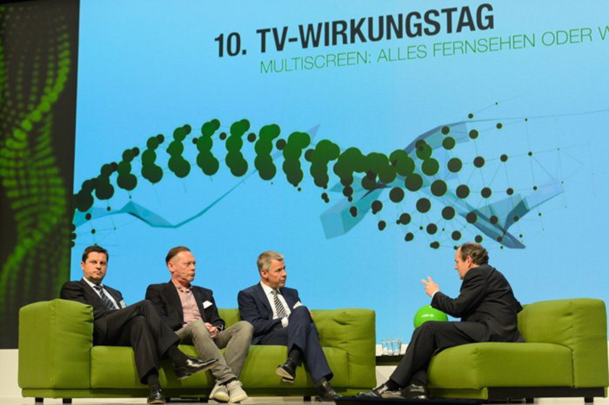 Diskutierten in Düsseldorf (von links): Christian Seifert, Michael Brycz und Peter Klöppel mit Moderator Wolfram Kons