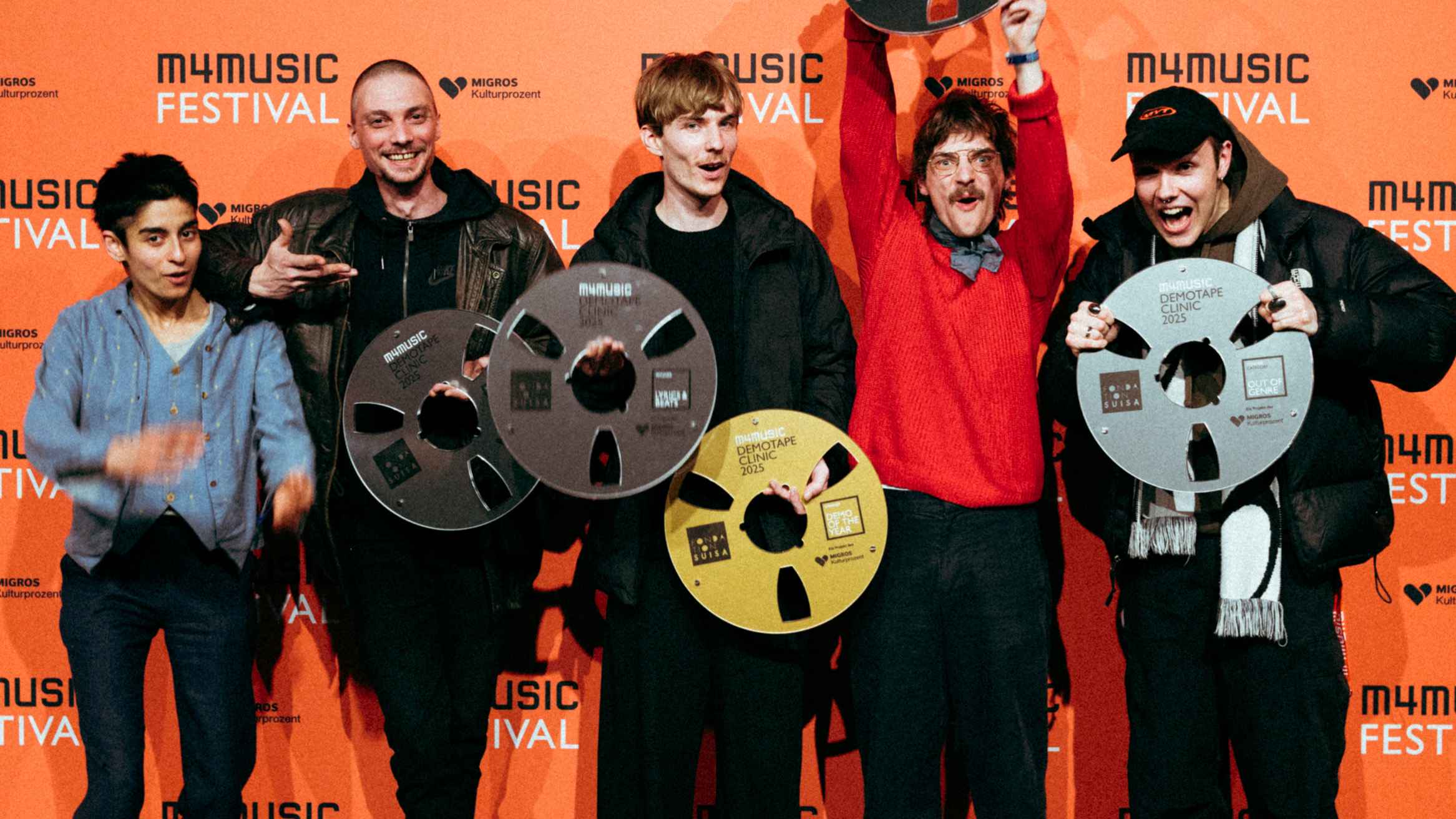 Holte im April 2025 den Hauptpreis bei der m4music Demotape Clinic: der Westschweizer Rapper Tom D. (Mitte).