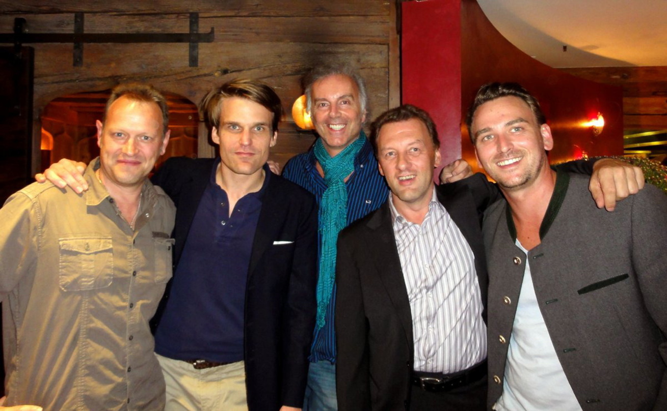 Besiegelten den Deal (v.l.n.r.): Helmut Rasinger (HERA Music & Media Production), Philip Ginthör (CEO Sony Music Entertainment GSA), Alfred Jaklitsch (Die Seer), Gustl Viertbauer (Viertbau...