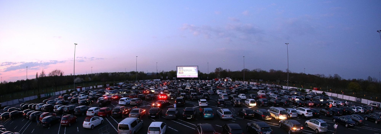 Gut angenommen: die Premiere des Autokino Düsseldorf von D.Live