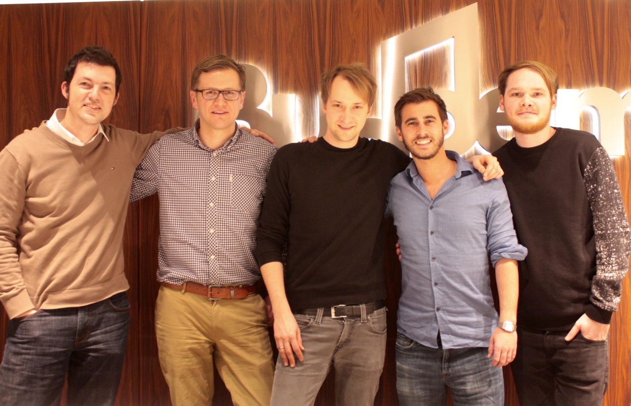 Unterzeichneten den Vertrag (von links): Kolja Spohn (Head of Legal & Business Affairs Budde Music), Asterix Westphal (Anwalt), Simon Triebel, Benjamin Budde (Managing Director Budde Music...