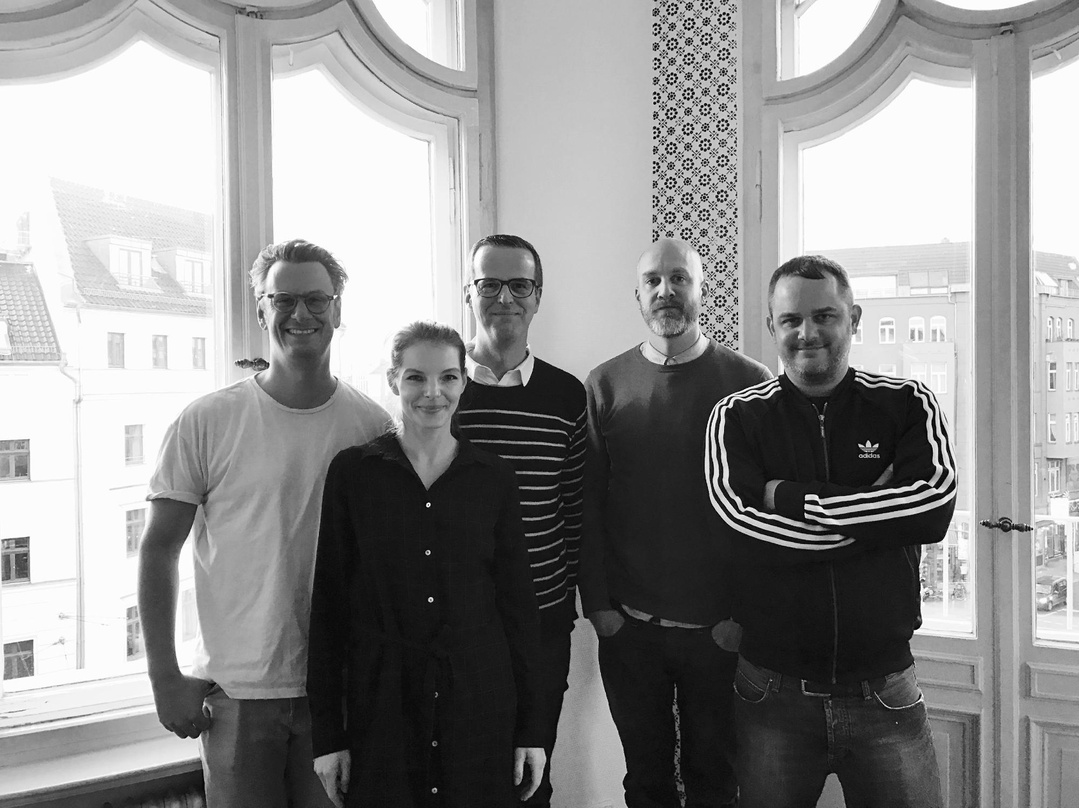 Zur Vertragsunterzeichnung trafen sich in Berlin (von links): Konrad Sommermeyer (Geschäftsführer Guerilla Entertainment GmbH/Veritable Records GmbH), Yvonne Catterfeld (GF Veritable Recor...