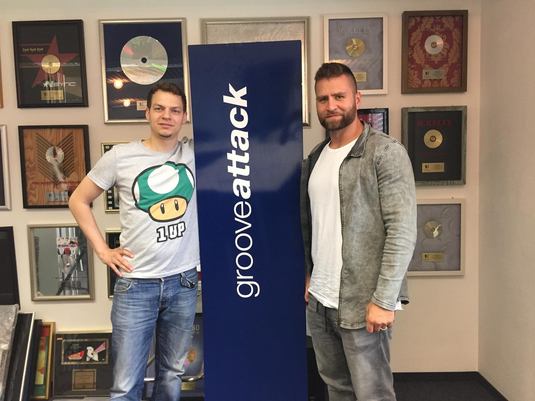 Sind nun Partner: Kristof Jansen (links, Groove Attack), Daniel "Koree" Coros (Nemesis Records)