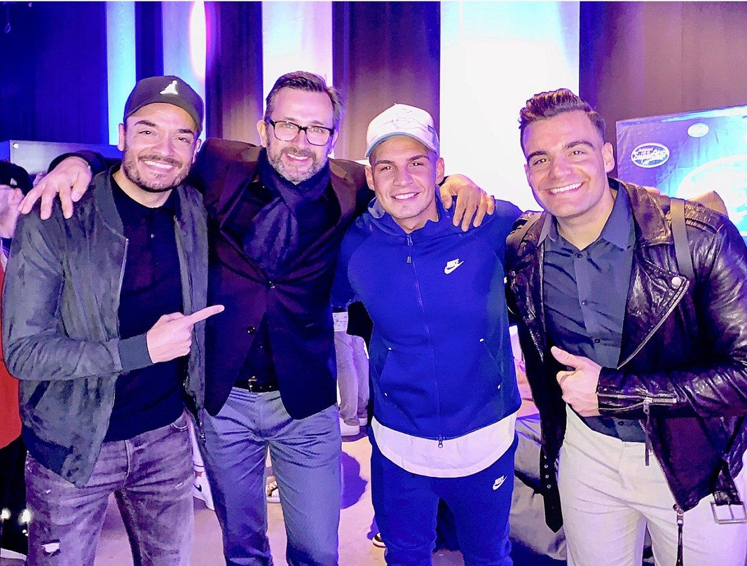 Erfreut über das große Interesse der Fans (von links) Giovanni Zarrella (Management Pietro Lombardi), Reinhardt Grahl (MSK Meistersinger), Pietro Lombardi und Stefano Zarrella (Management ...