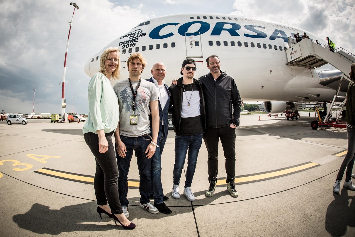 Freuen sich auf die Kooperation (von links): Godja Sönnichsen (Director Communications TUI Cruises), Oliver Franke (Pressesprecher BigCityBeats), Mike Heisel (Relations Manager BigCityBeat...