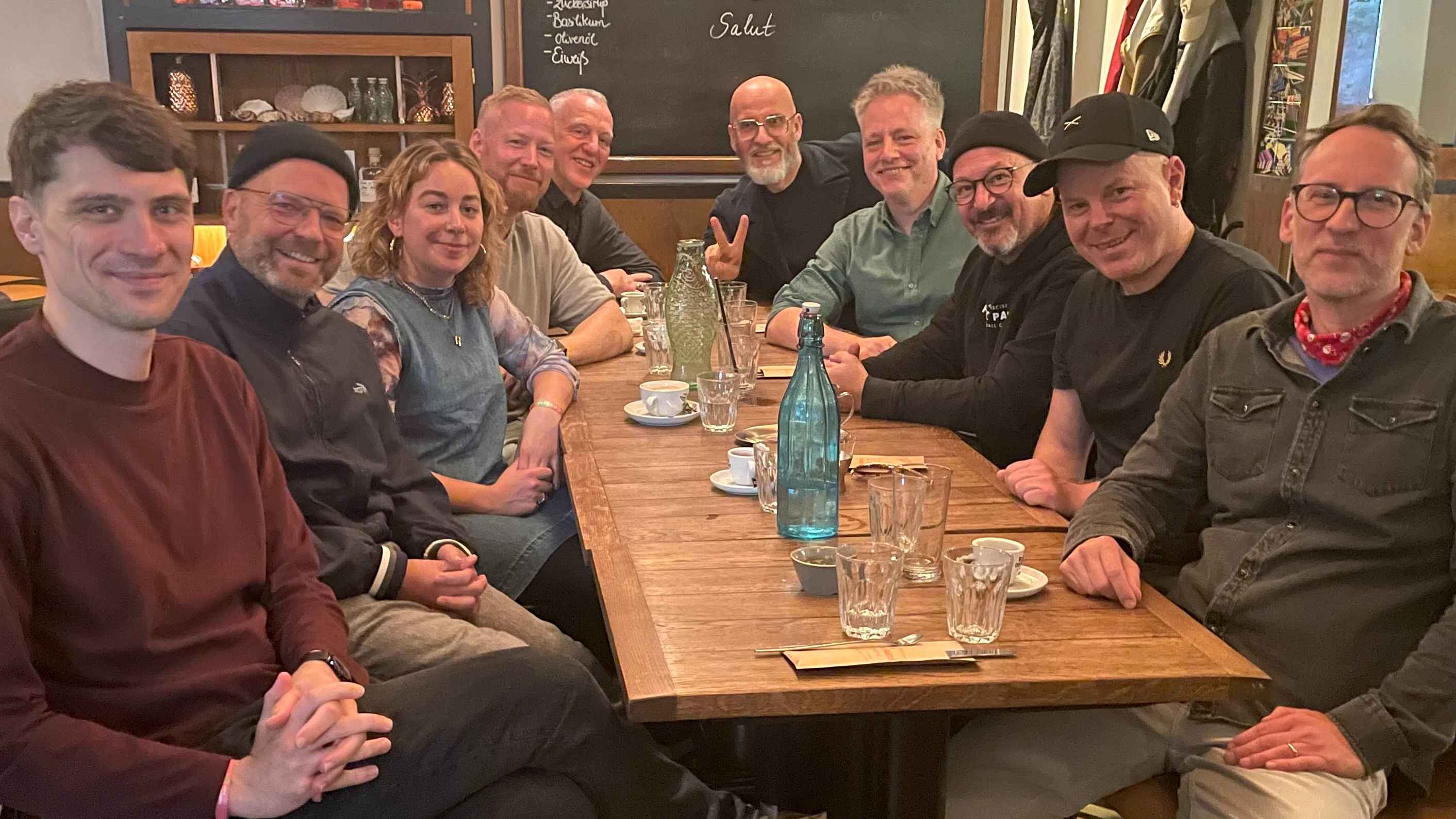 In Hamburg (von links): Denis Kappes (Zebralution), Jens Herrndorff (Fettes Brot Schallplatten), Lisa Riepe, Sebastian Schweizer, Konrad von Löhneysen (alle Zebralution), André Luth (Fette...
