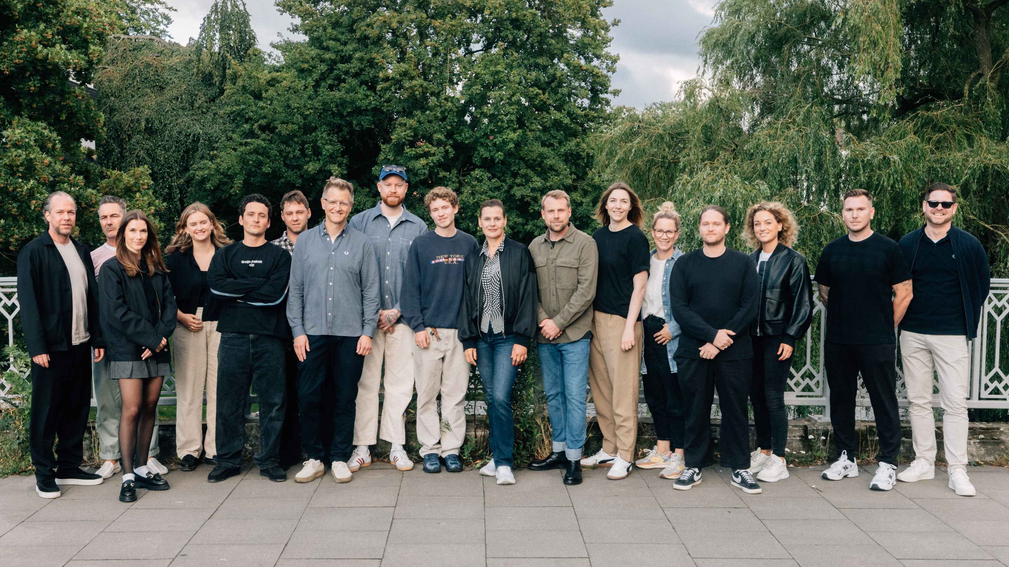 Ziehen weiter an einem Strang (von links): Fabian Drebes (Co-President Warner Music CE), Stephan Mattner (Management Provinz), Lea Londa (Head Of Marketing), Lisa Heins (Senior Marketing M...