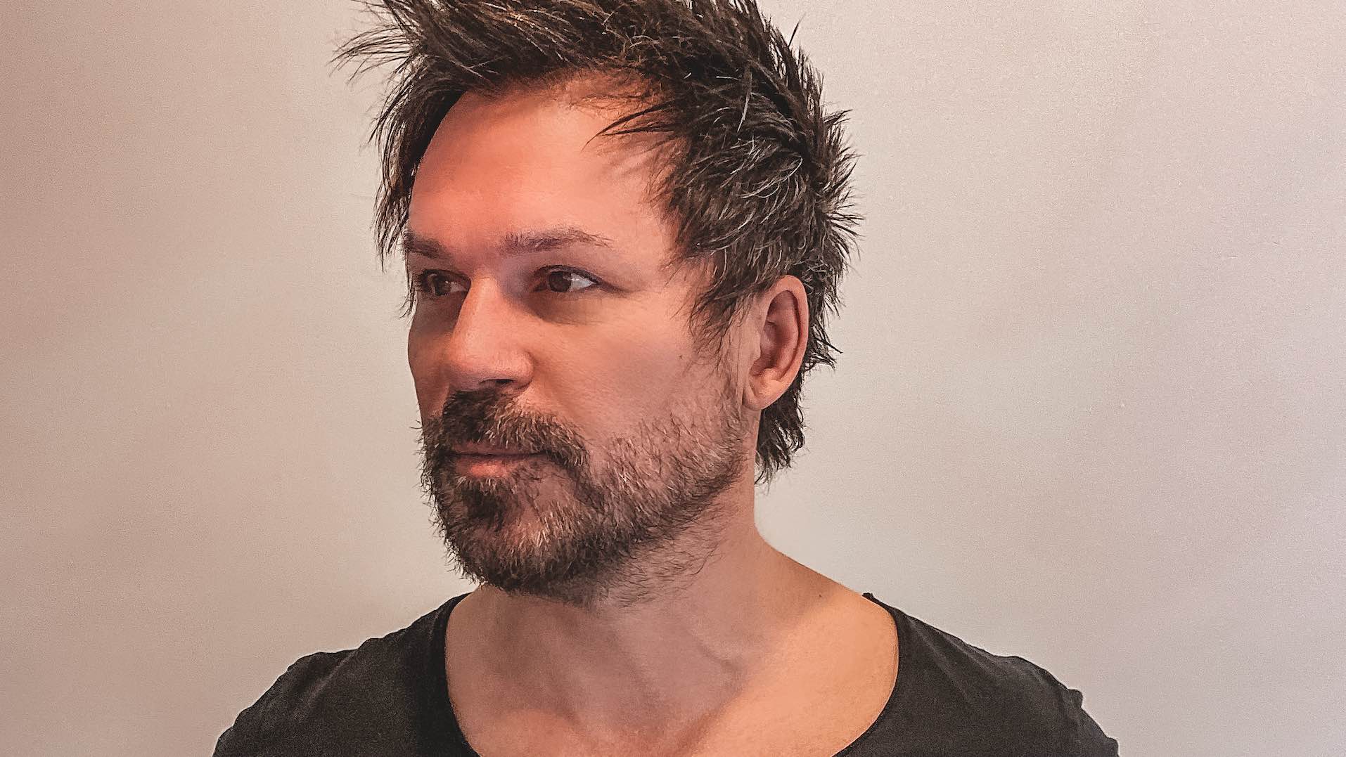 Verspricht den Kreativschaffenden beim Einsatz von MicDrop nicht weniger als "musikalische Superkräfte": der unter dem Namen BT auch selbst als Musiker aktive SoundLab-Mitbegründer Brian W...