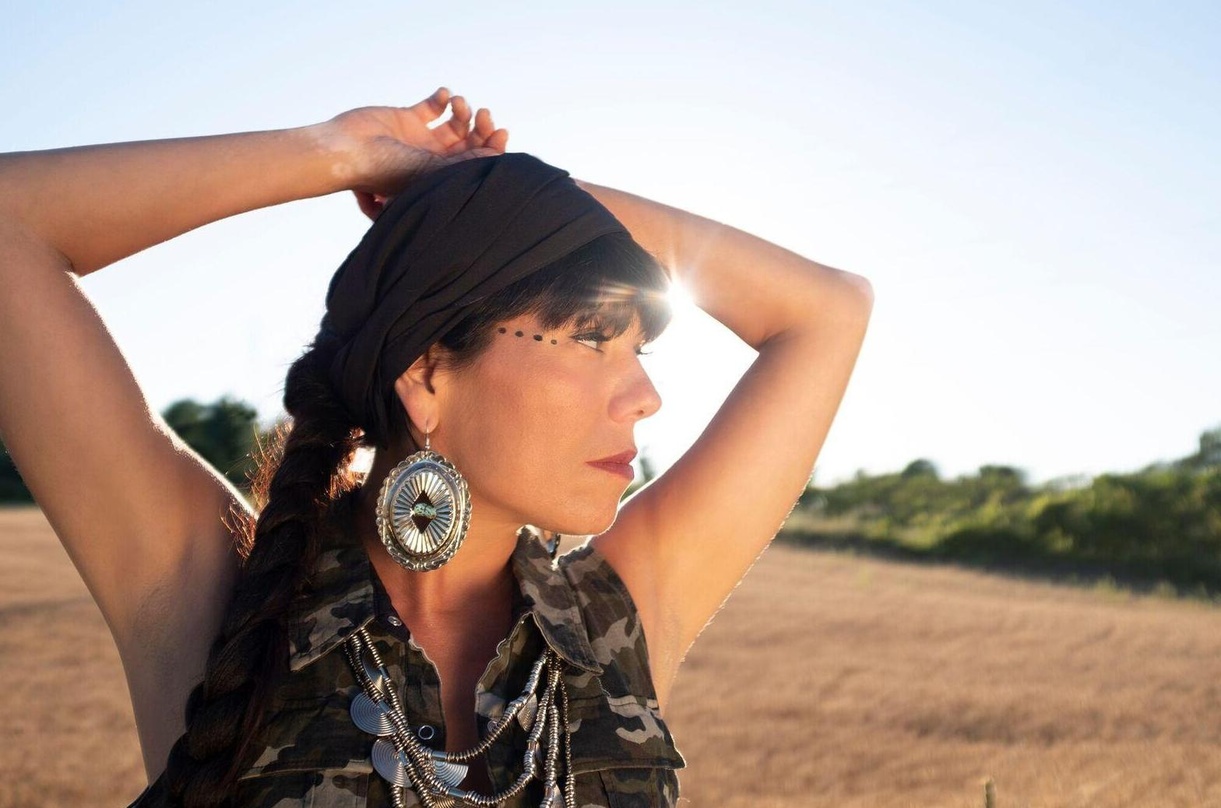 Macht mit ihrem Duo Digging Roots eine Mischung aus "Folk-Rock, Pop, Blues und HipHop": ShoShona Kish
