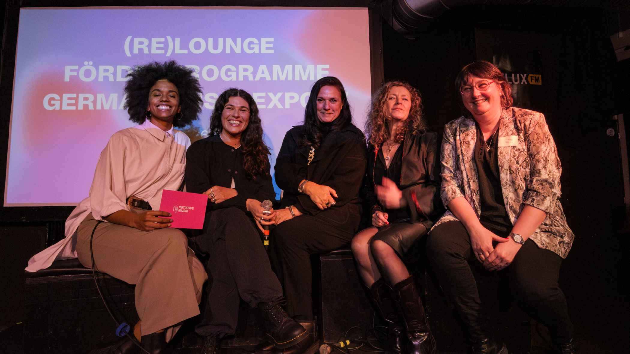 Gemeinsam im Berliner Fluxbau (von links): Diona Bathily (Moderation), Ganna Gryniva (geförderte Künstlerin), Tessy Schulz (Vertreterin Export-Jury / Export-Expertin), Katja Lucker (Geschä...