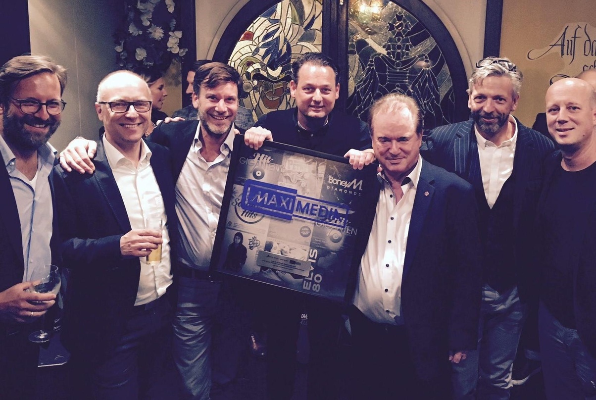 Für erfolgreiche Projekte brachte Sony Music ein Geschenk mit (von links): Thomas Zwiessler (Leiter Programm RTL 2), Ralf Schalck (Senior Marketing Executive Stage Entertainment), Boris Mü...