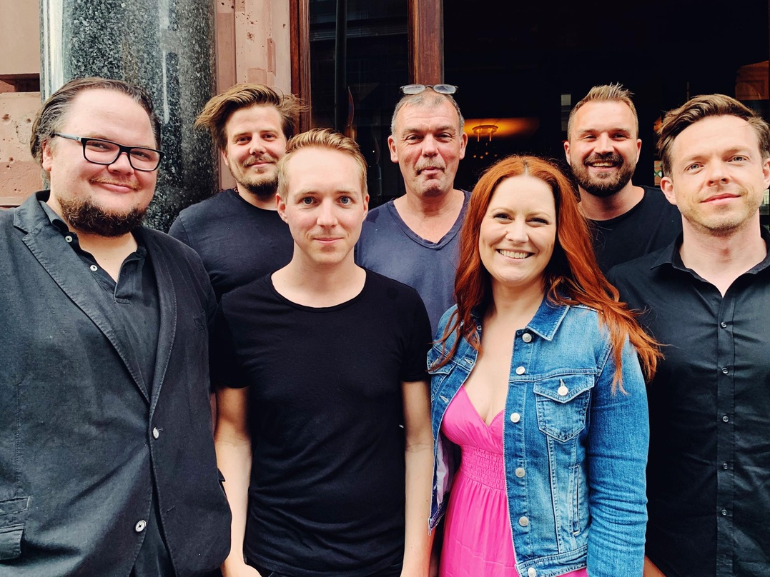Freuen sich auf gemeinsame Projekte (von links): Martin Schreier (Regisseur "Traumfabrik"), Philipp Klemz, Joe Walter, Tom Zickler (Geschäftsführer Traumfabrik Babelsberg), Alexandra Ziem ...