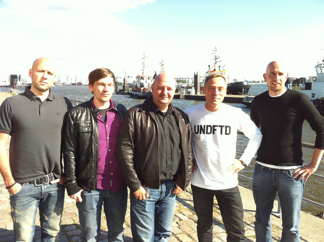 Besiegeln den Deal (v.l.n.r.): Markus Gardeweg (A&R Kontor Records), Maurice Walper (Labelmanager BigCityBeats), Bernd Breiter (Geschäftsführer BigCityBeats), Jens Thele (Geschäftsführer K...