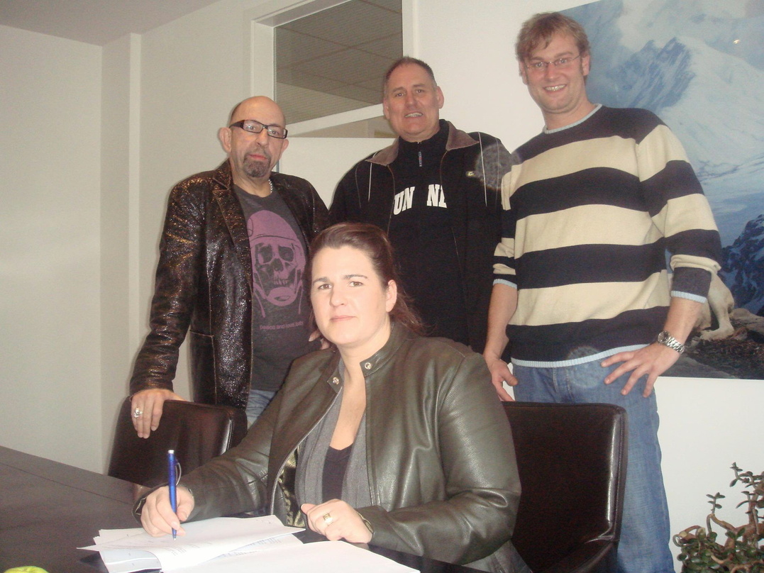 Wurden sich einig (v.l.n.r.): SPV-Chef Manfred Schütz, Tunnel-Geschäftsführerin Maria Cavaleiro, Tunnel-Inhaber Georg Roll und Martin Ruder (Head of Labelmanagement SPV)